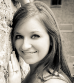 Nikki Kelly - Program Coordinator & Marketing Manager